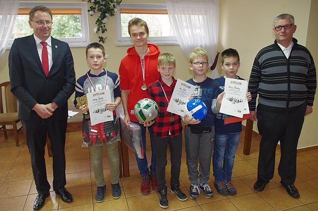 Turniej Szachowy Święto Niepodległości 11 Listopada Sępólno Kraj.- nagrodzeni juniorzy